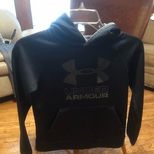 Boys size small under armour hoodie
